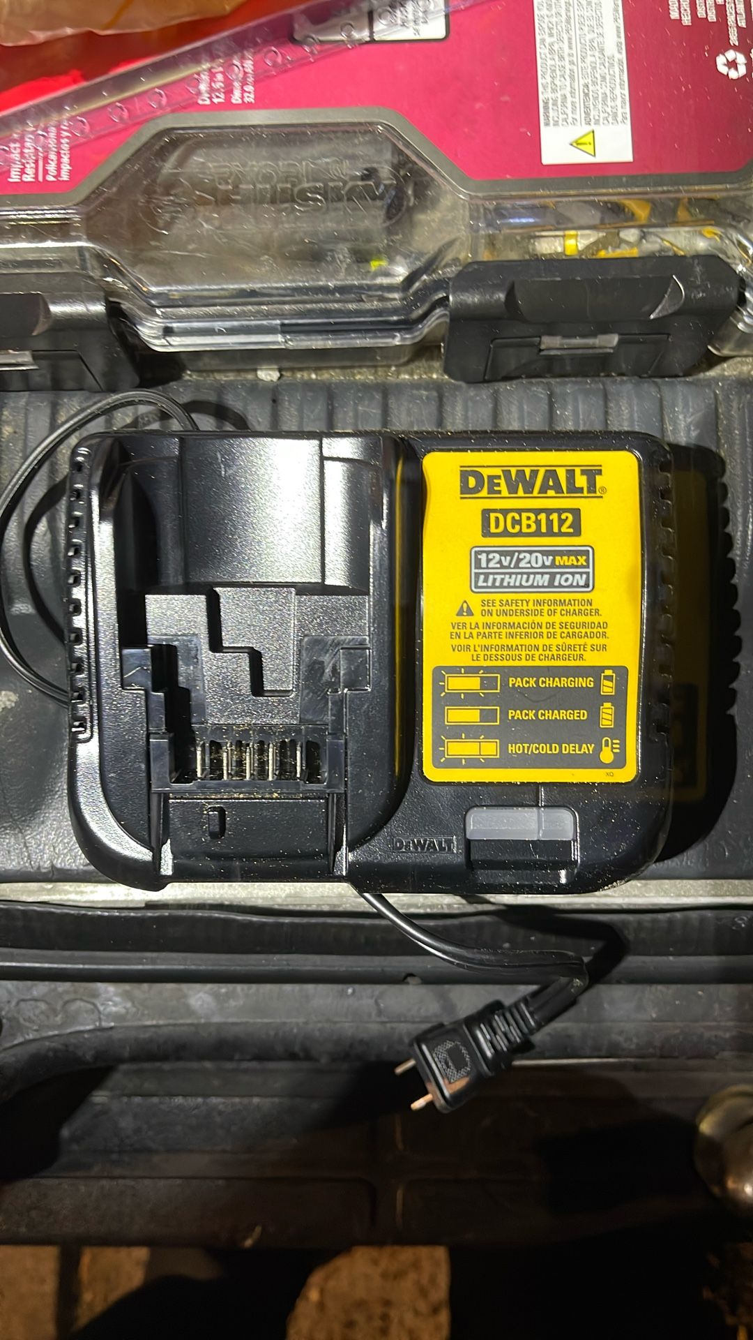 DeWalt 12 V 20 V max charger