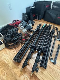 Lighting Equipmemt - speedotron 202vf Speedotron 2405cx  4 tripods  Lightsware