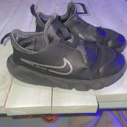 Black Nike Shoes