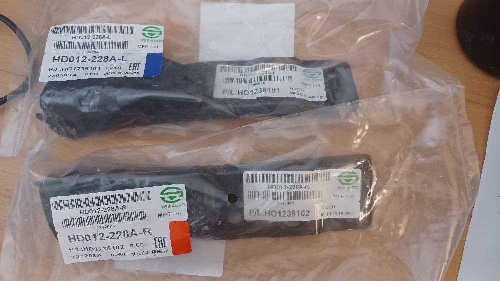 A Set of Hood Hinges For a 2003 ACURA TL TYPE S 4-Door
