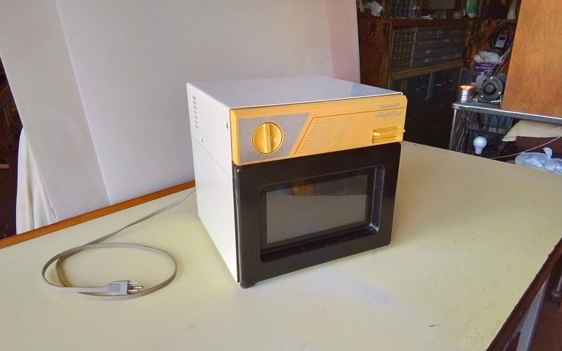 SHARP MICROWAVE OVEN, Half Pint, Retro $40 obo - $40 (City of Orange)