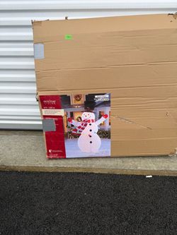 Holiday Living 6 ft Lighted Snowman Decoration