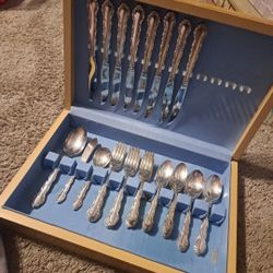 52 Pieces Oneida 1881 Rogers FLIRTATION Silverplated Silverware Flatware Set 