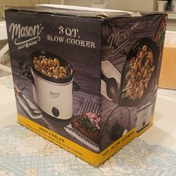 3 QT Slow Cooker  / Brand New in box ! Sealed 