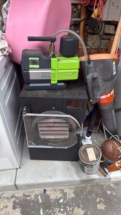 HARVEST RIGHT FREEZE DRYER