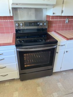LG Electric Range/Oven