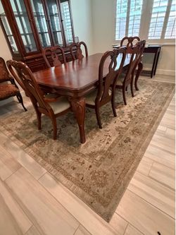 *** MOVING SALE TODAY/SATURDAY - Like new dining room table and chairs ***