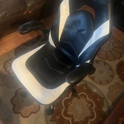 Olixis Gaming Chair - Ergonomic Office Chair Desk Chair Executive Desk Chairs with Flip-up Armrests and Lumbar Support, PU Leather Computer Chair