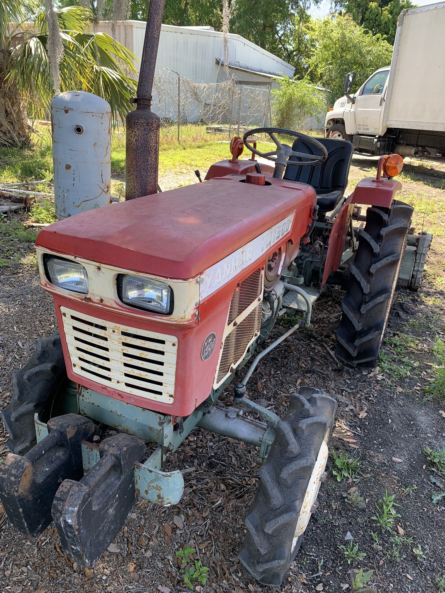 Damar Tractor