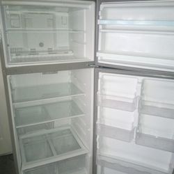 💥 Whirlpool Refrigerator – $50 OBO (Freezer Needs Work) – Must Go Today