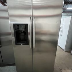 GE Side By Side Refrigerator w/ Water Ice & Filter 