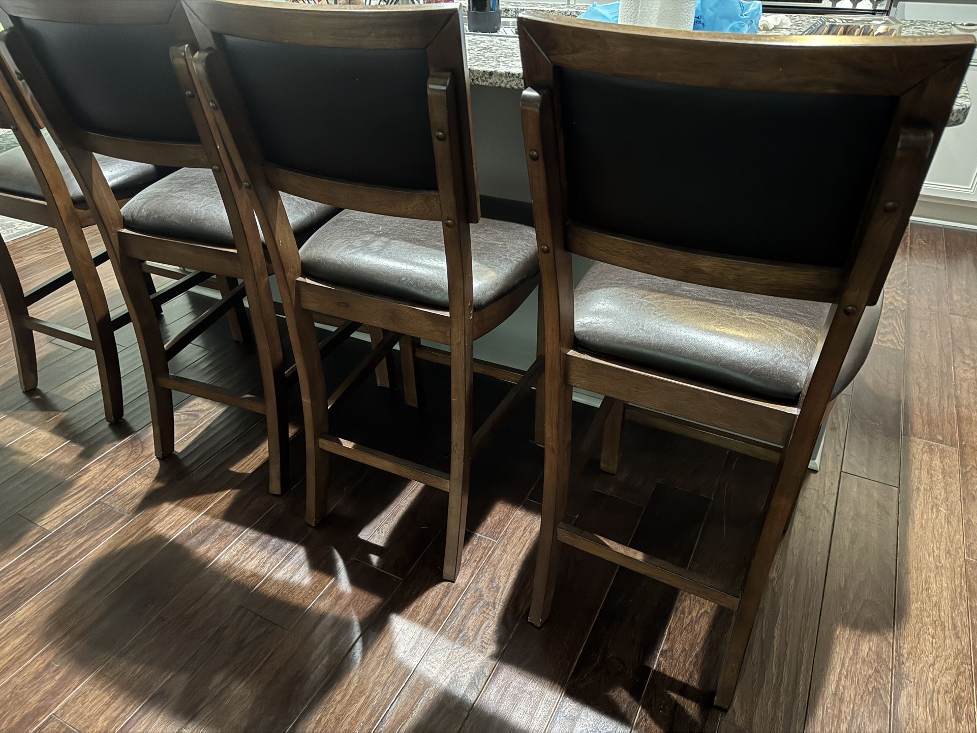 4 Kitchen Island Chairs 