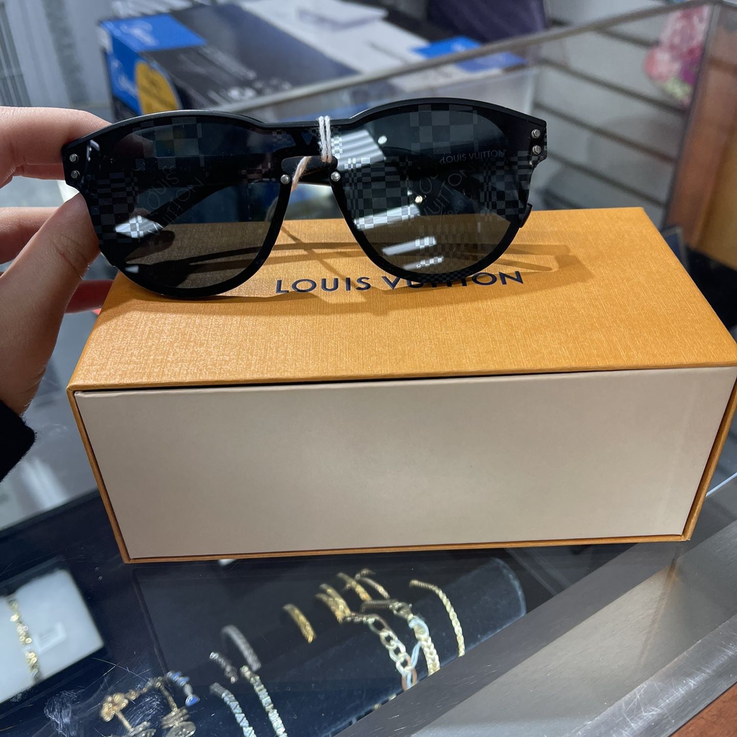 Louis VUITTON Sunglasses Louis VUITTON LV Waimea Black for Sale in