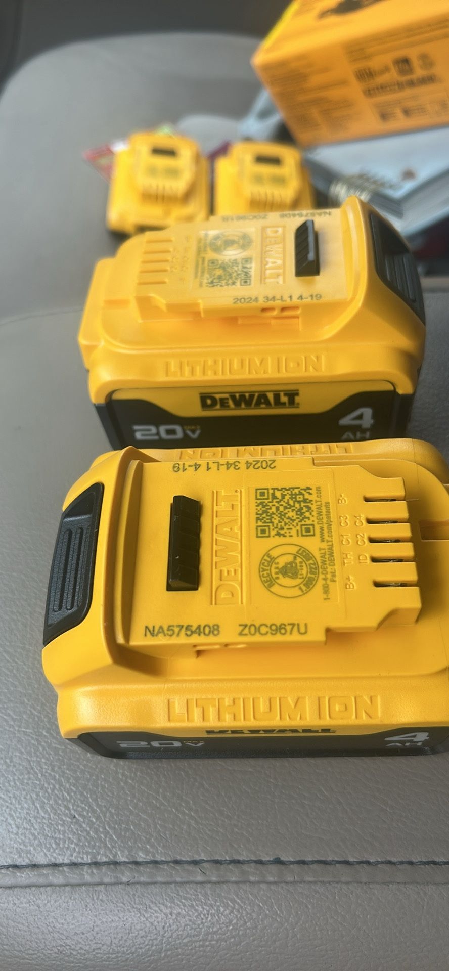 4 Dealt Batteries 2 4 Amp, And 2 2 Amp