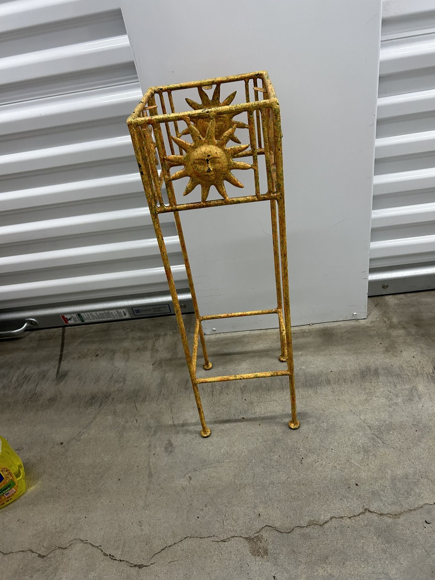 Metal Plant Stand With Sun Face Design