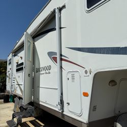 2008 RockWood Fifth Wheeler And 2005 Ford F250 Diesel