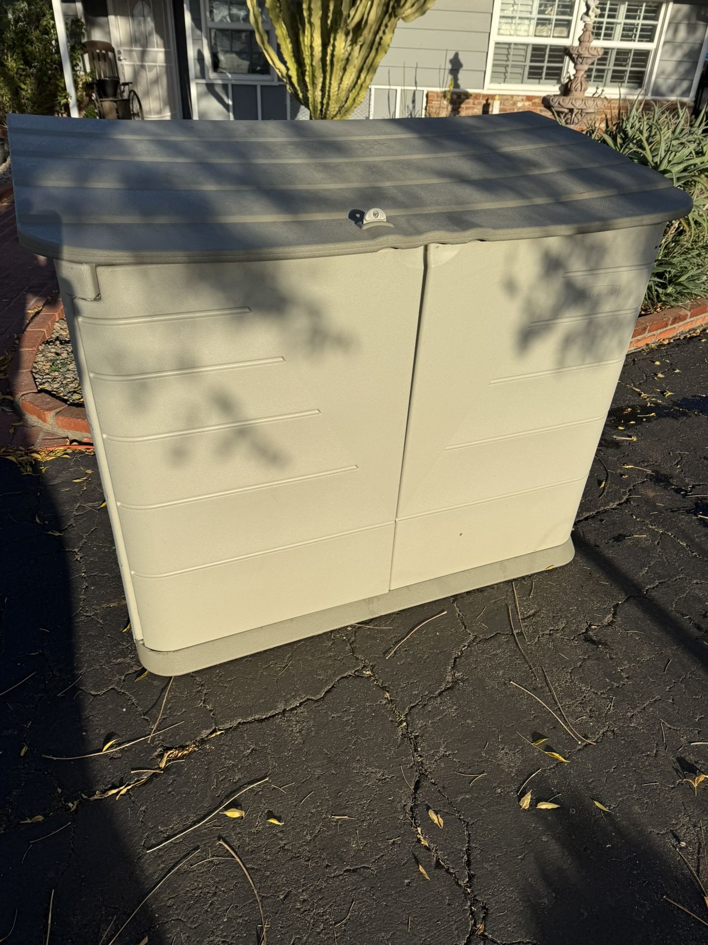 Rubbermaid Outdoor Storage Shed 