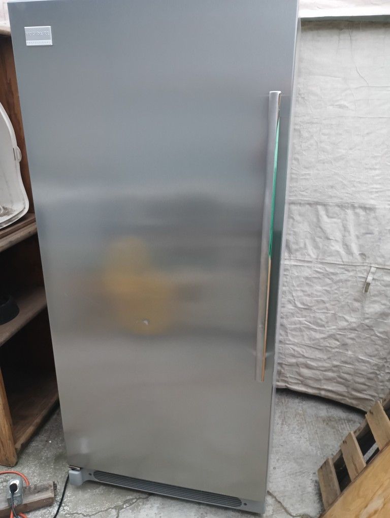 Freezer With Ice Maker