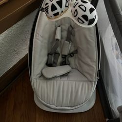 4moms mamaRoo Multi-Motion swing