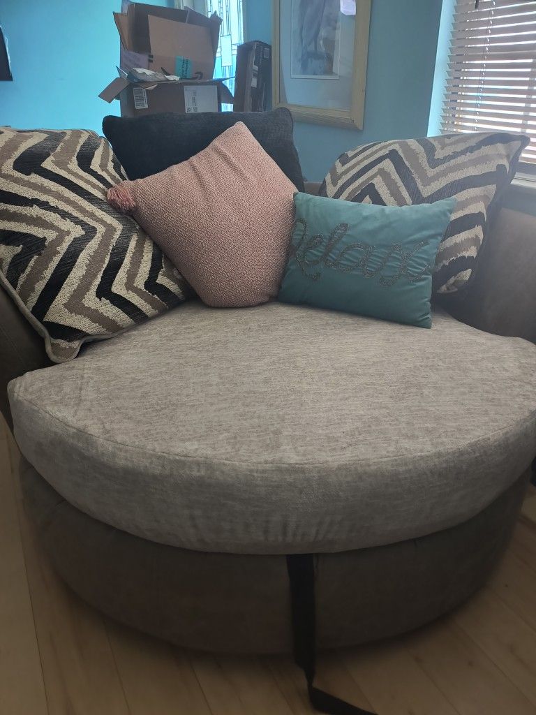 Round Chair