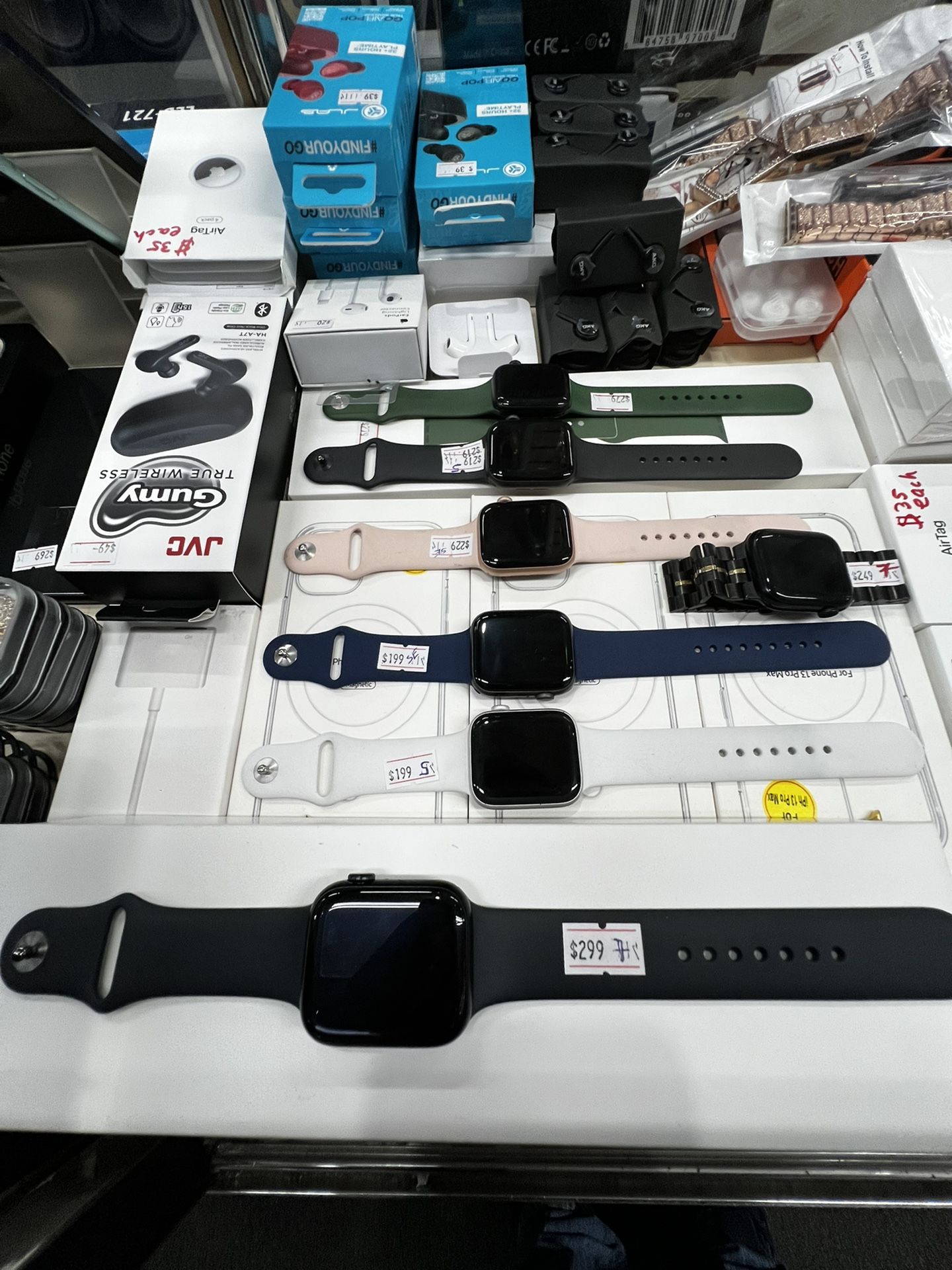 APPLE WATCH 5 $189 SE 44 Mm $199 7 45mm $249