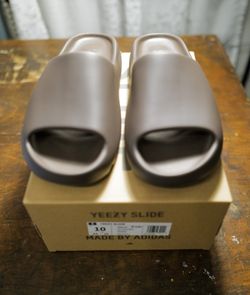 Yeezy Slides “SOOT” Size 10 *110% Authentic*