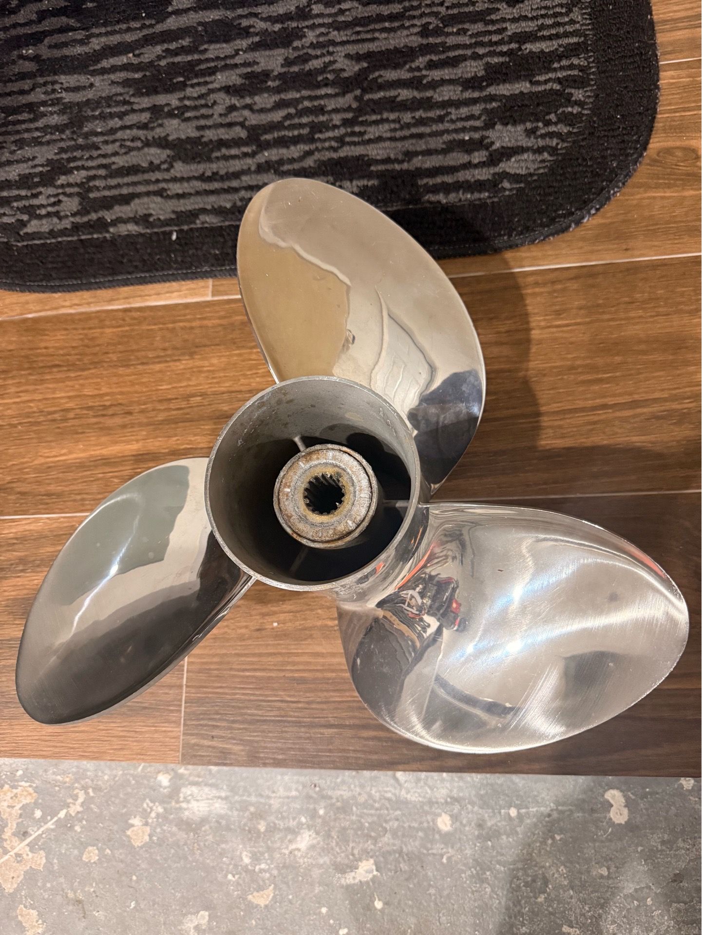SUZUKI PROPELLER LIKE NEW