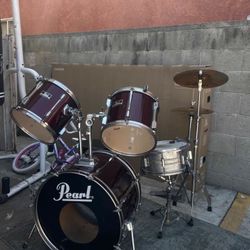 Pearl Drum Set 
