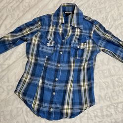 Women’s Plaid Button Up Shirt 