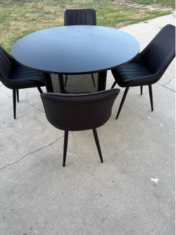 Modern and contemporary design dining black rattan round tables with 4 modern chairs included