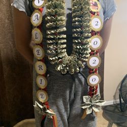 Graduation leis. Liston de graduation...... Hawaiian kukui nut leis