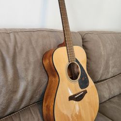 Yamaha FS800 Acoustic Guitar – Excellent Condition