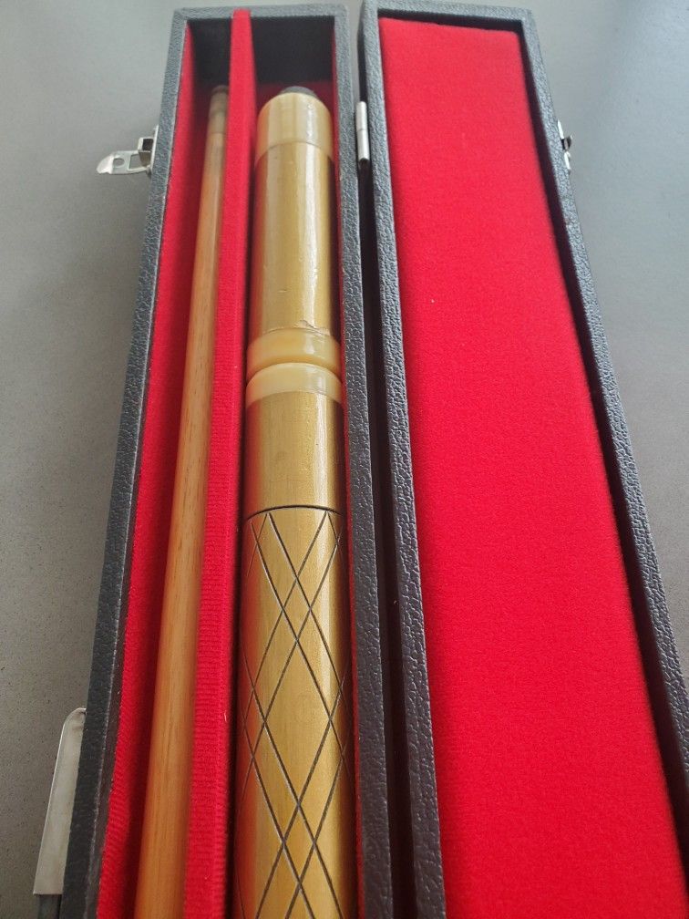 Billiards Cue And Portable Case