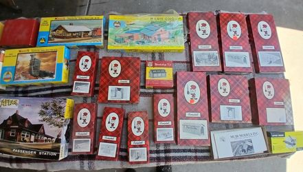 Large Lot Vintage HO Train Related Kits All Pre Bar Code