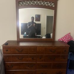 Dresser With Mirror 