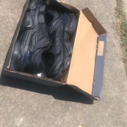 Triple Black New Balances