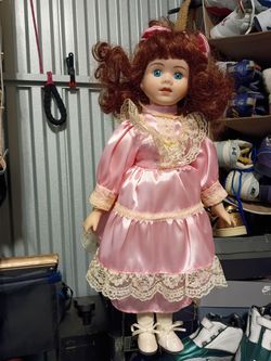 Porcelain dolls lot of two