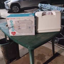 Singer Sewing Machine BRAND NEW IN BOX