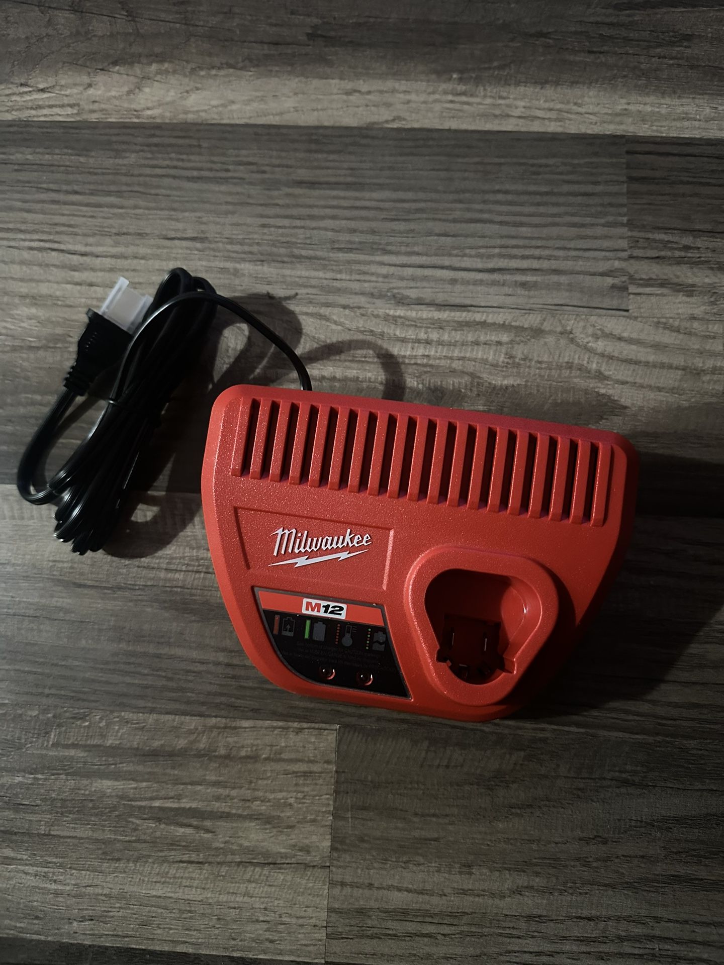 M12 12-Volt Lithium-Ion Battery Charger
