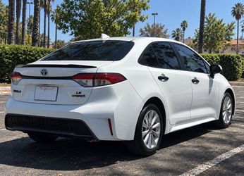 Toyota Corolla LE Hybrid Sedan