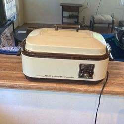 Nesco 18 Roast Master Slow Roast Cooker 