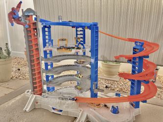 HOT WHEELS Super Ultimate Mega Garage