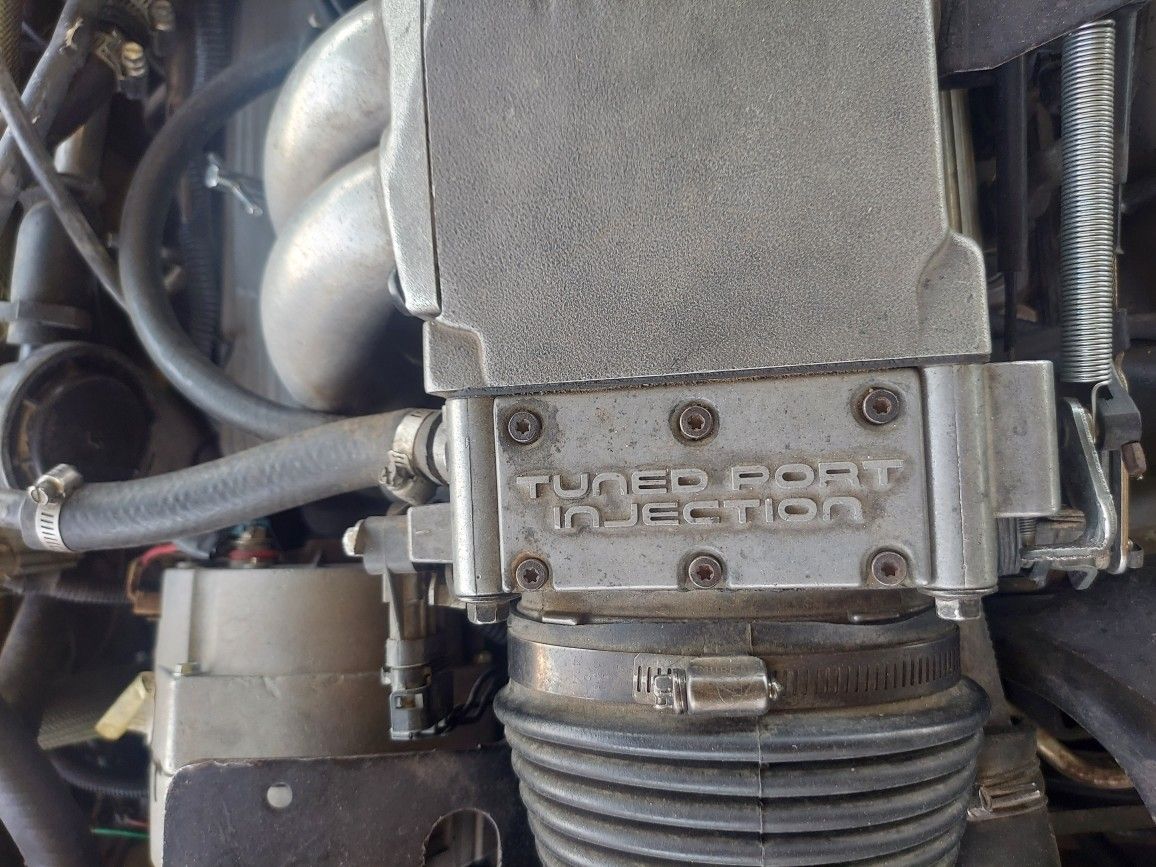305 tpi LB9 engine with 700R4 transmission