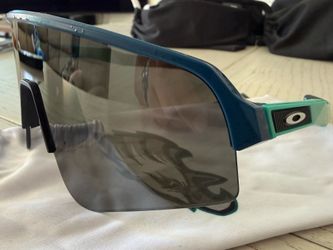 Oakley sunglasses Sutro Lite
