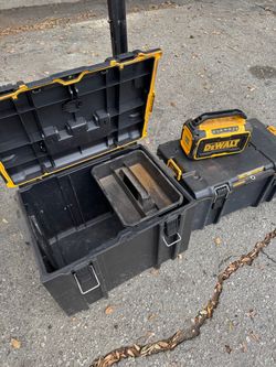 Dewalt Tough System 2.0 package with Speaker