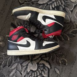 Jordan 1 Mid