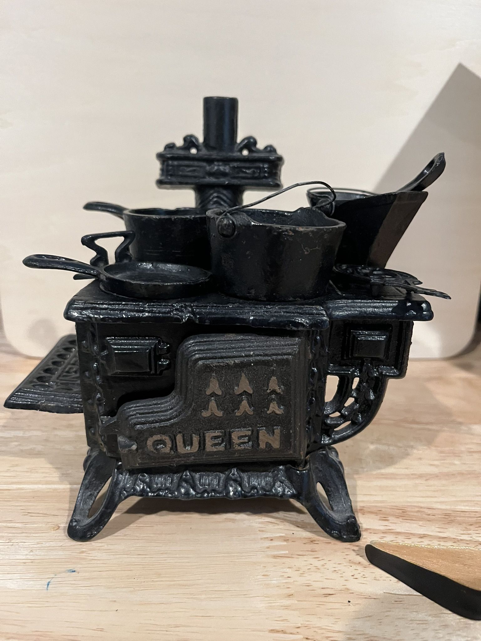 Cast Iron 1:12 Doll House Stove With Accessories!