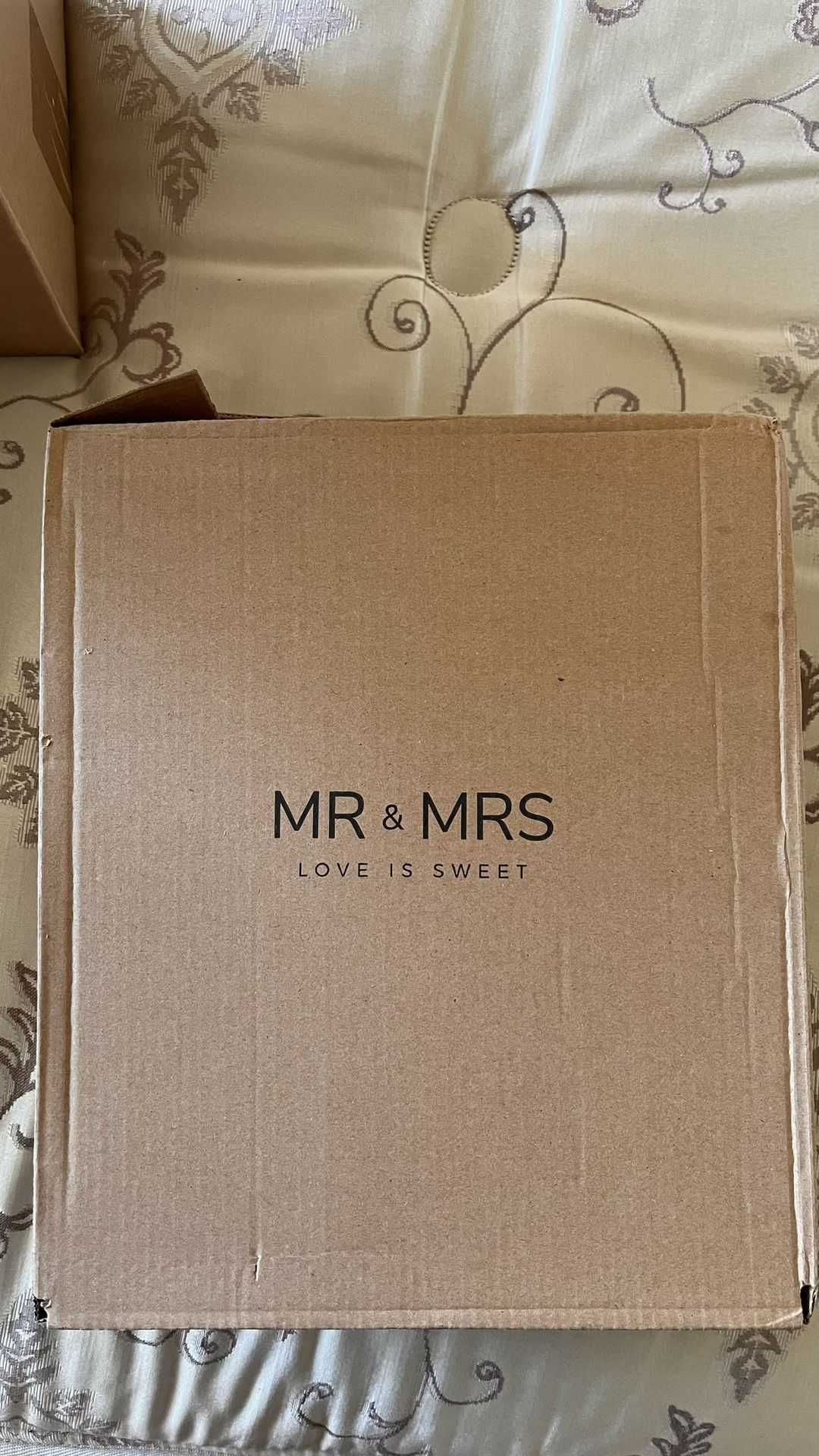 AW BRIDAL Wedding Champagne Flutes set 2 Mr and Mrs wedding bride groom gift box