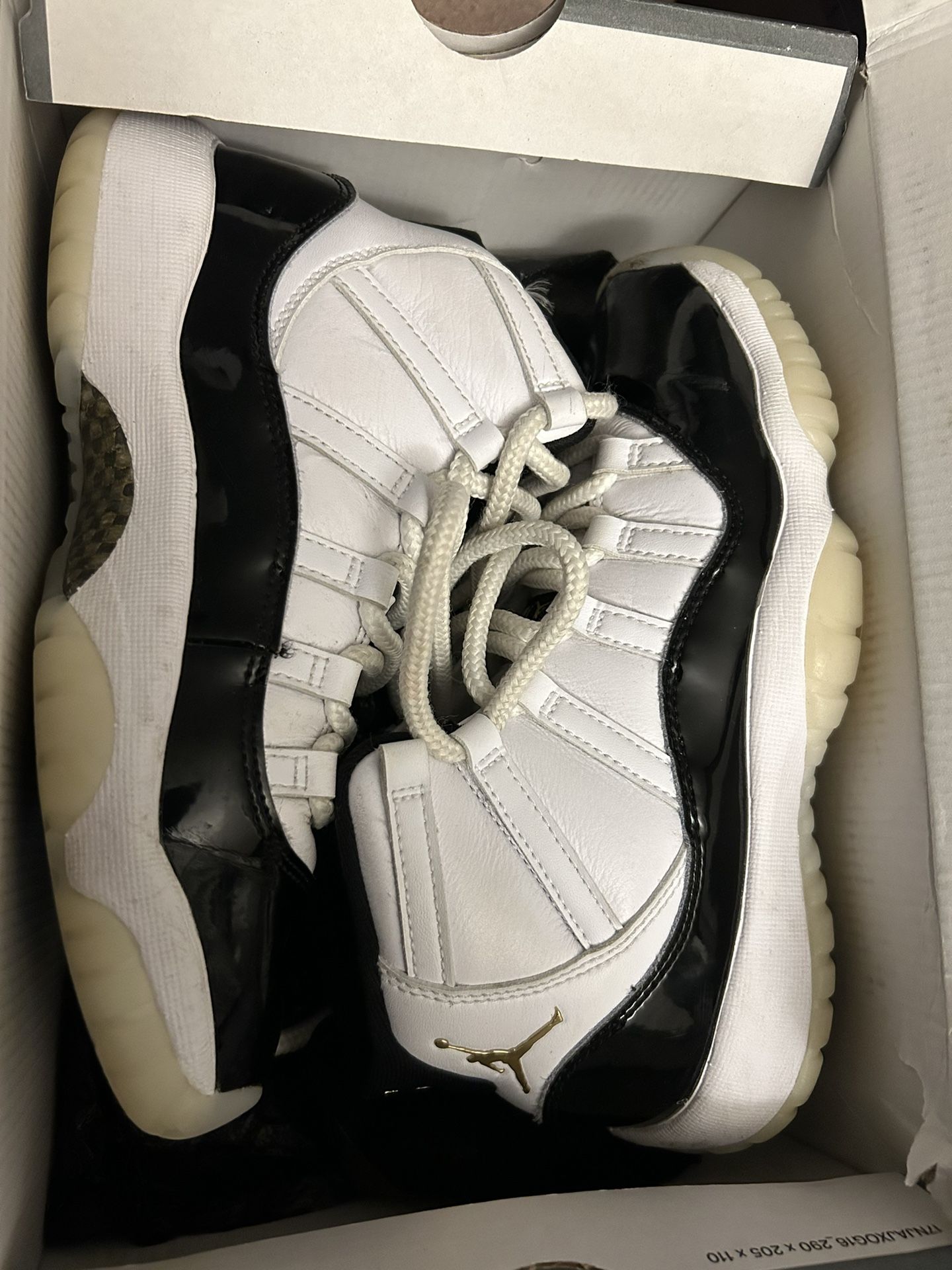 AIR JORDAN 11 RETRO GS SNEAKERS AVAILABLE FOR SALE!