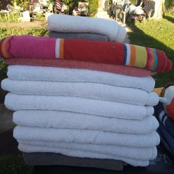 !! Stack Of Mainly Large Bath Towels Used
